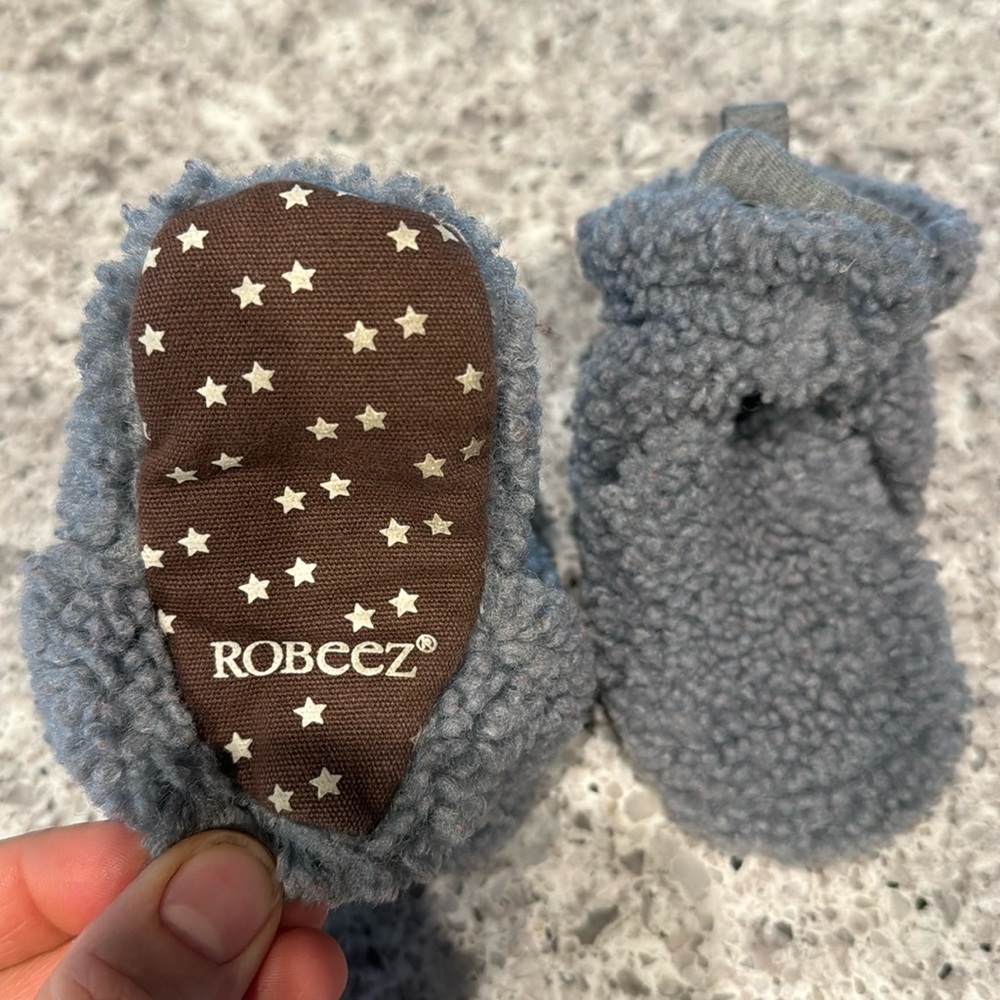 Size 3-6 mos Grey Robeez Socks